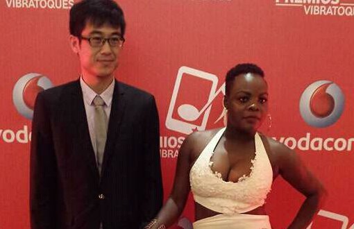 Na gala dos prémios vibratoques da Vodacom Lourena Nhate apareceu acompanhada por um chinês e logo depois das fotos se espalharem nas redes sociais os internautas começaram