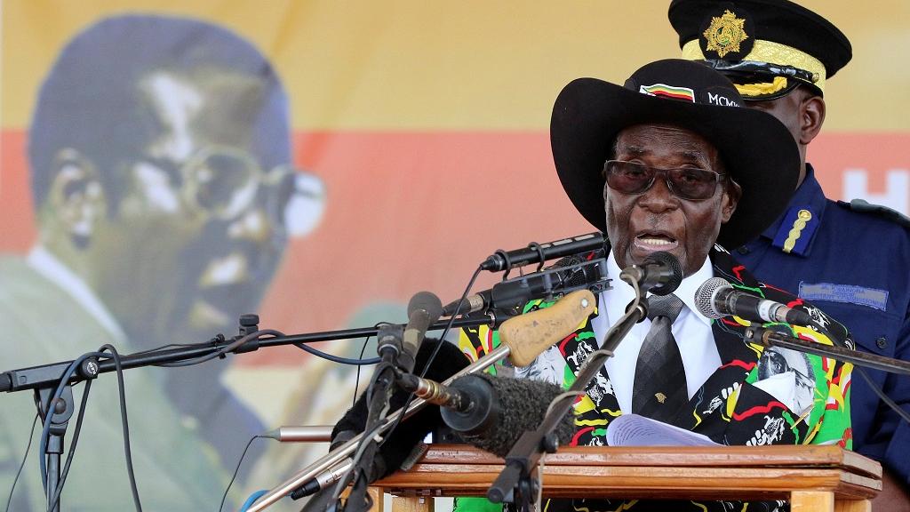 Robert Mugabe saiu do país para procurar atendimento médico em Singapura