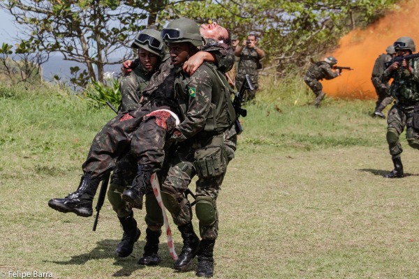 Professores do Rio de Janeiro vão passar a receber treino de guerra, Quarenta professores do Rio de Janeiro que leccionam em zonas de risco vão fazer um.