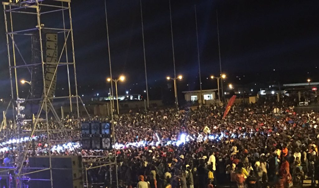 No passado sábado aconteceu no Estádio do Zimpeto uma avalanche de pessoas que quiseram marcar presença na 1ª Gala do Reality Show da TV Sucesso Dança Moçambique. 