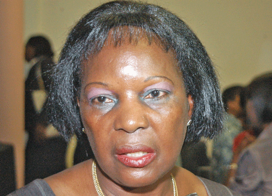 Trabalhadores e colaboradores da Liga Moçambicana dos Direitos Humanos afastaram, ontem, Alice Mabota, do cargo de presidente da instituição, posição que vinha ocupando há mais 20 anos