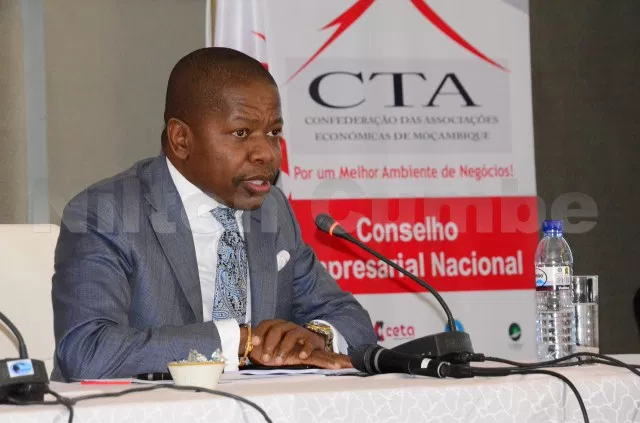 O presidente da (CTA), Agostinho Vuma sugere o congelamento dos aumentos salariais em 2018 e suspensão  do décimo terceiro.