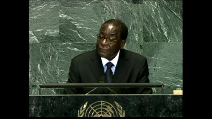 Com uma saúde frágil e um país em crise económica profunda, Robert Mugabe enfrenta pela primeira vez a revolta dos antigos companheiros de armas da luta pela independência.