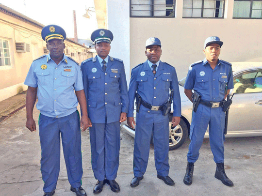 A Polícia da República de Moçambique, PRM, vai passar a ostentar um novo uniforme a partir de 2018, em substituição do actual que vem sendo usado desde a década de 90.