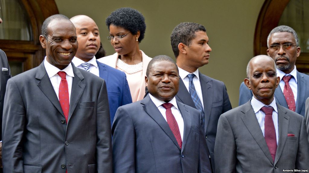 Alguns analistas criticam a política de austeridade do governo moçambicano, que numa situação de crise económico-financeira, agravada pelas chamadas dívidas ocultas, adquire um avião para o Presidente da República.
