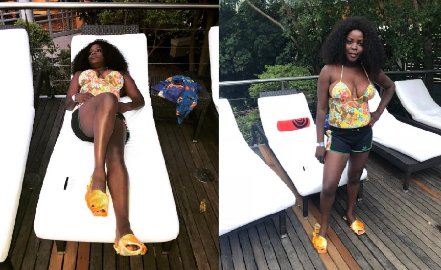 A conceituada cantora moçambicana, Lourena Nhate, está fazendo bastante sucesso nas redes sociais por causa de uma foto em que ela aparece tomando um banho de sol com uns lindos chinelos de peixe.