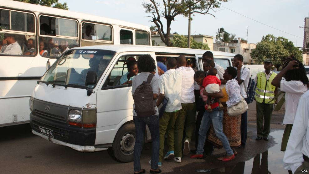 O transporte semi-colectivo de passageiros, vulgarmente conhecido por “chapa 100”, será mais caro, a partir do dia cinco (5) de Março, com a entrada em vigor das novas tarifas.