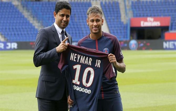 O dono do Paris Saint-Germain, Nasser Al Khelaifi, deslocar-se-á ao Brasil nos próximos dias para se encontrar com Neymar, que se encontra lesionado e a fazer recuperação.