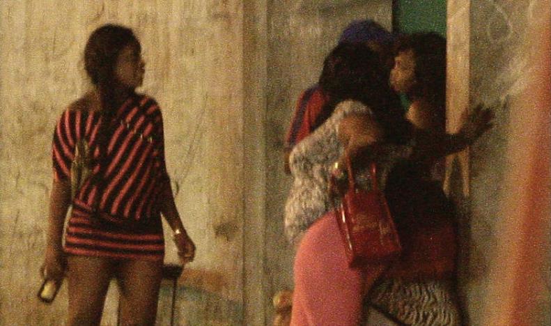 Prostitutas da região centro de Moçambique, concretamente no distrito de Gondola, posto administrativo de Inchope em Manica clamam pela abertura de clínicas nocturnas