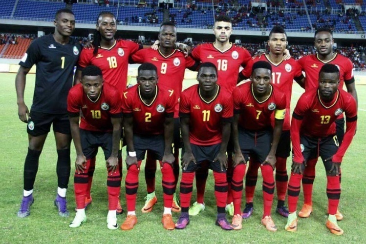 A selecção nacional de futebol, os Mambas, desceu um lugar no ranking da FIFA e ocupa agora a 106ª posição com 311 pontos