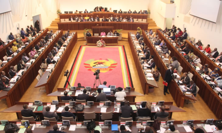 A Assembleia da República vai suspender, esta semana, os trabalhos da plenária, de modo a permitir a participação dos deputados nas exéquias de Afonso Dhlakama