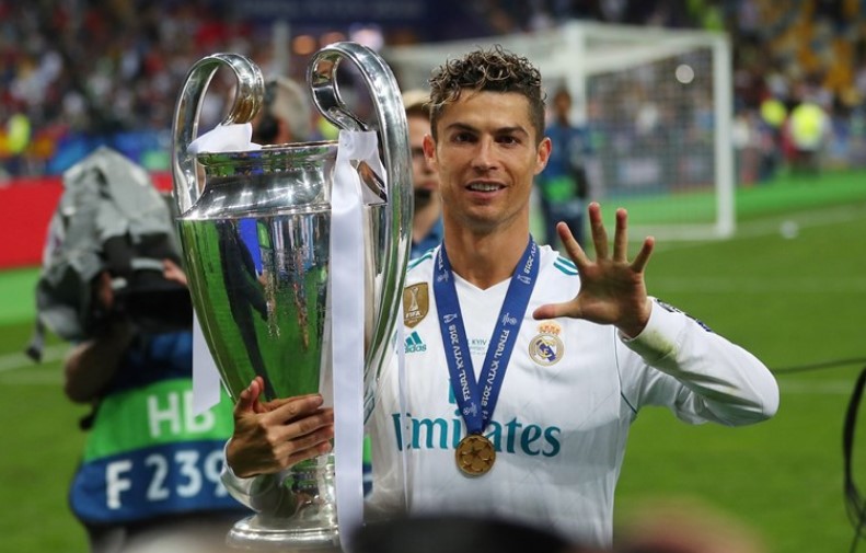 Cristiano Ronaldo admitiu este sábado, após a conquista da Liga dos Campeões, em Kiev, frente ao Liverpool, que poderia deixar a equipa do Real Madrid