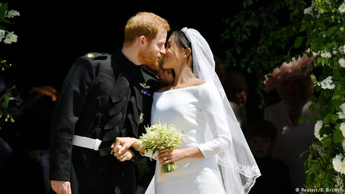 O príncipe Harry, sexto na linha de sucessão ao trono britânico, e a ativista e atriz norte-americana Meghan Markle casaram-se hoje na capela de Saint-Georg