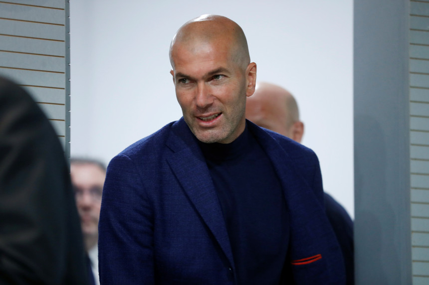 O treinador do Real Madrid Zinedine Zidane vai deixar o clube madrileno, anunciou hoje em conferência de imprensa garantindo não estar "à procura de outra