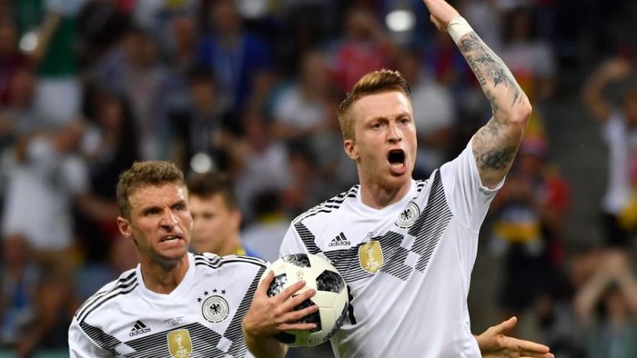 A Alemanha deu a volta ao resultado e venceu a Suécia, evitando a eliminação. Actuais campeões mundiais perderam na estreia para o México