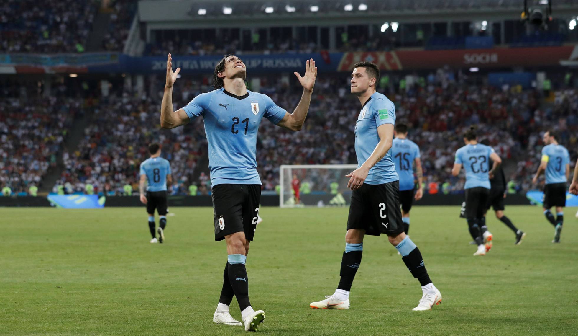Dois golos de Cavani contra apenas um de Pepe puseram Portugal fora do Mundial nos oitavos de final. A competição perde Ronaldo e Messi