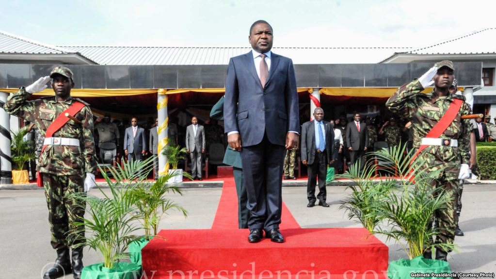 O Governo de Chimoio, capital de Manica, pagou mais de 500 mil meticais (cerca de 8.700 dólares), para a construção de uma tribuna para o comício do presidente moçambicano