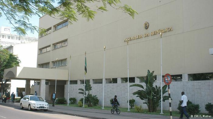 A Electricidade de Moçambique (EDM) cortou o fornecimento de energia eléctrica à Assembleia da República (AR) devido a facturas em dívida há vários meses.