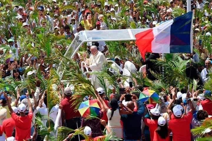 Papa Francisco recebido por cerca de 80 mil pessoas nas Ilhas Maurícias