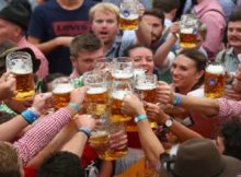 Um tribunal alemão decidiu que a ressaca é uma "doença", lê-se na BBC. Esta decisão foi tomada num caso contra um fabricante de uma bebida para prevenir a ressaca.