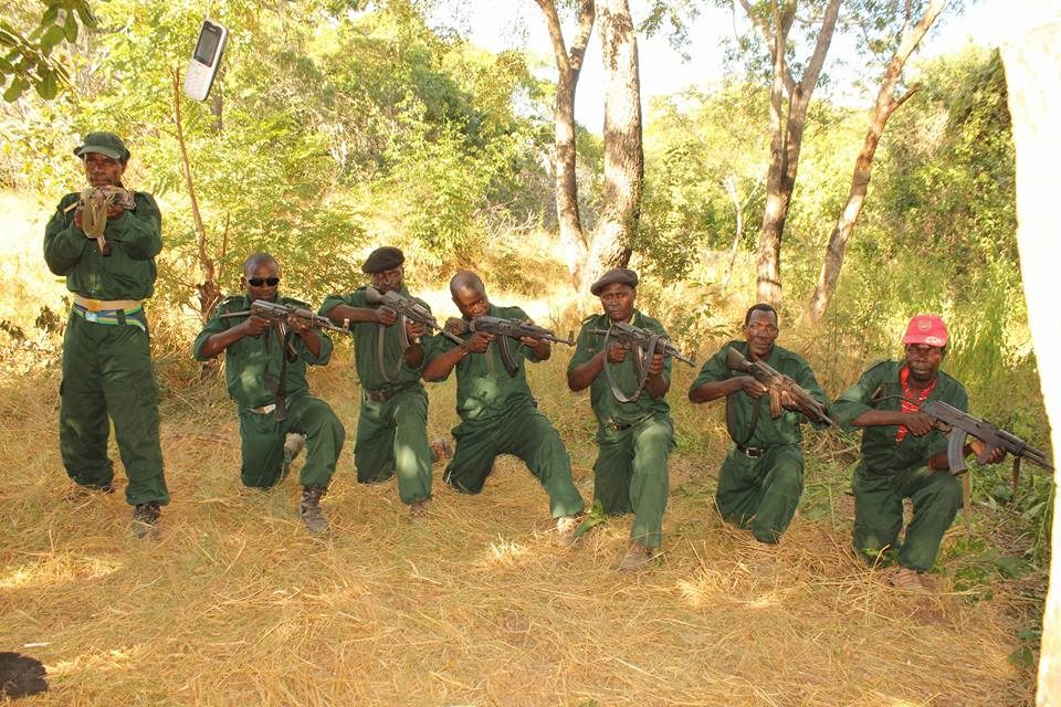 Supostos homens da Renamo matam agente da polícia e incendeiam viatura