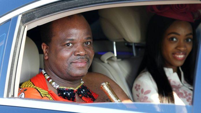 Rei Mswati III Gasta 15 milhões em automóveis de luxo para oferecer…às 14 esposas!