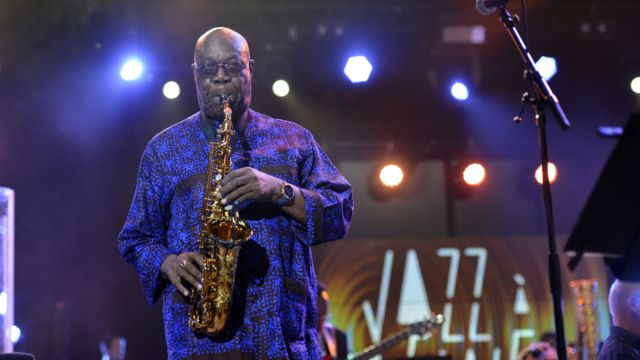 Lendário saxofonista Manu Dibango morre vítima do Covid-19