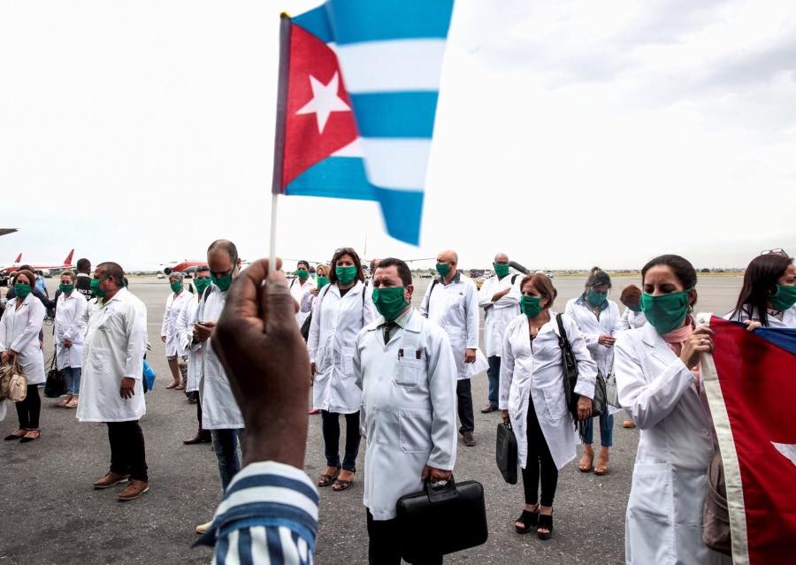 60 médicos cubanos chegam ao país para apoiar combate à COVID-19