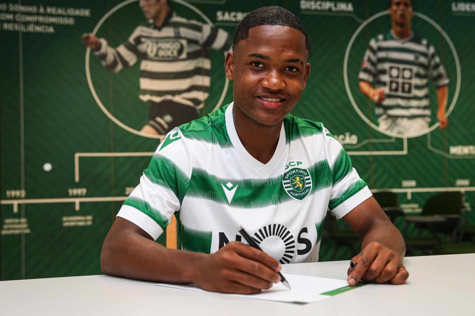 Moçambicano Geny Catamo assina contrato profissional com o Sporting