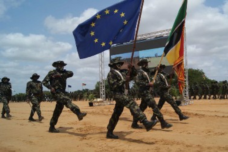 UE prorroga missão militar em Moçambique