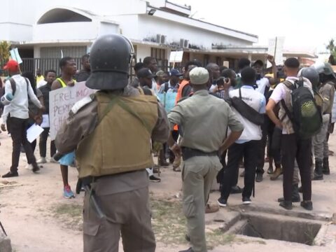 Policia impede marcha Podemos Quelimane 1 800x531 1