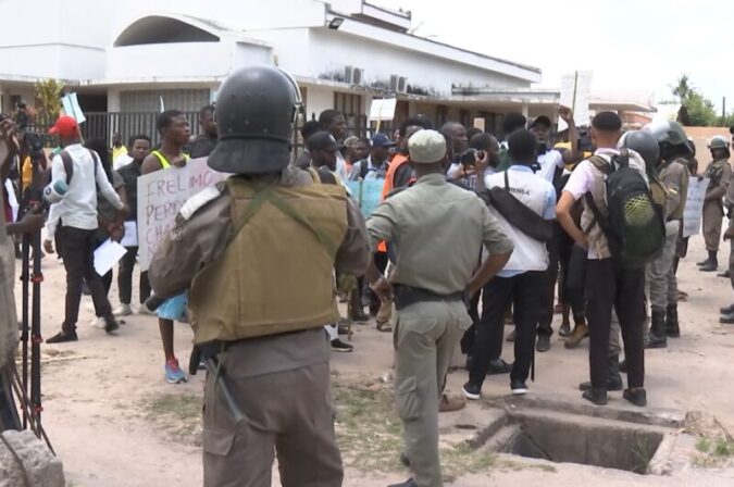 Policia impede marcha Podemos Quelimane 1 800x531 1